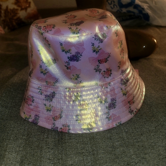 Miss Gwen’s OMG Accessories Metallic Pink Floral Printed Bucket Hat - Picture 1 of 4